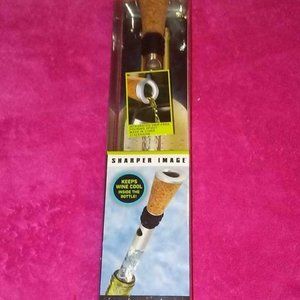 SHARPER IMAGE FREEZABLE CHILL & POUR SPOUT NEW